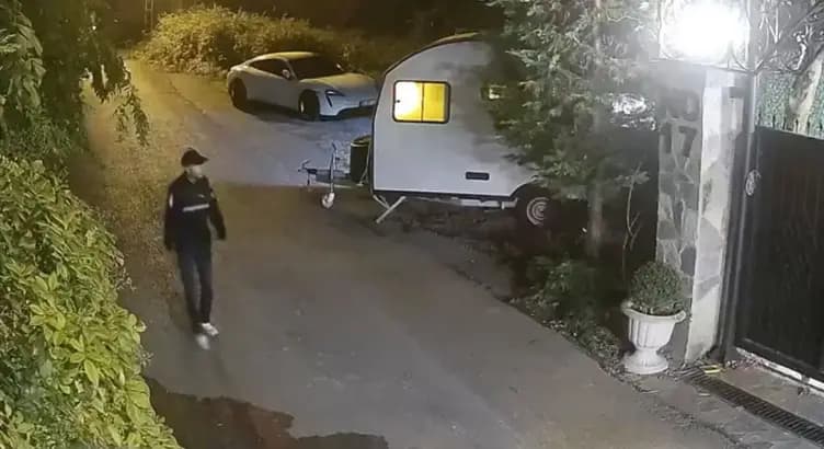 Beykoz’da eve ateş açan 2 şüpheli yakalandı: Motosiklet çalıntı çıktı